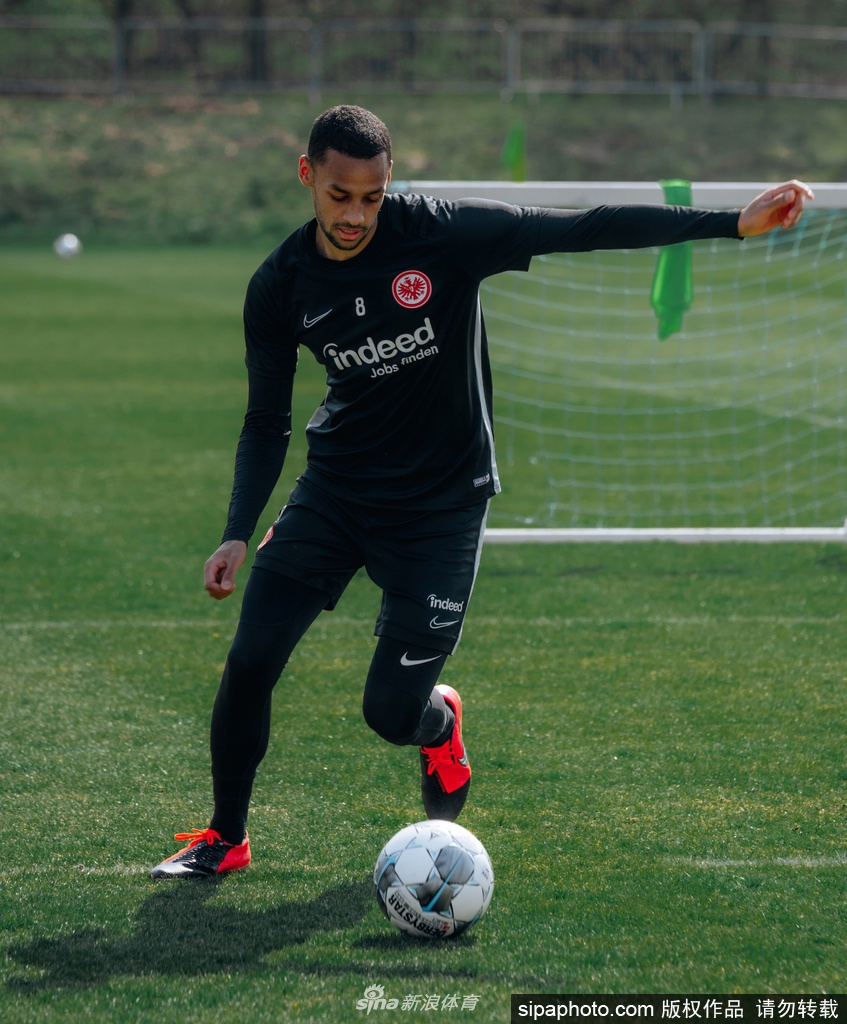 关于集结日体能课后；法兰克福手感冰凉备战德甲；更衣室稳定；高层口径保持一致的信息