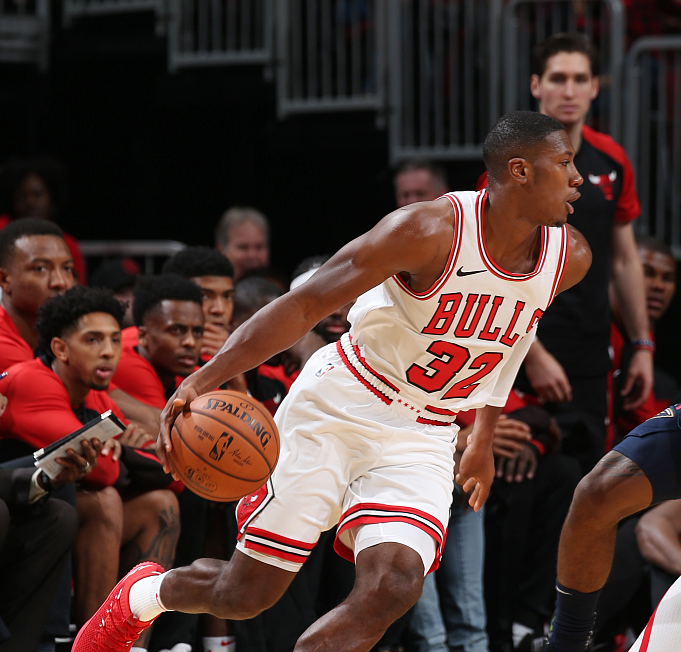 包含冲刺阶段欧篮联传出新动向，芝加哥公牛防线松动，管理层表态：悬念犹存，高层口径保持一致的词条