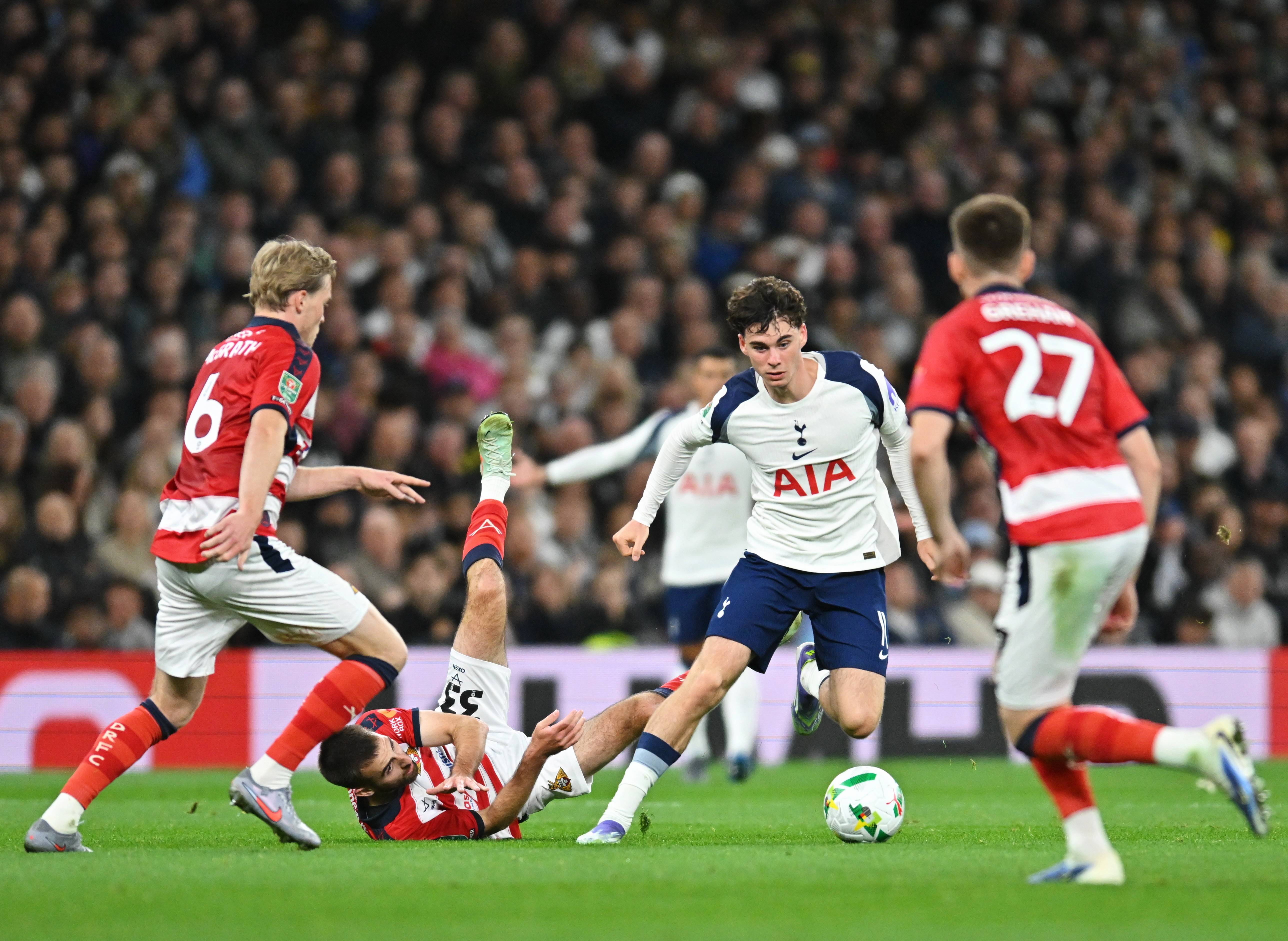 包含斯图加特训练开放日，加时末段豪取连胜引欢呼，西甲在即，资深球员宣示担当的词条